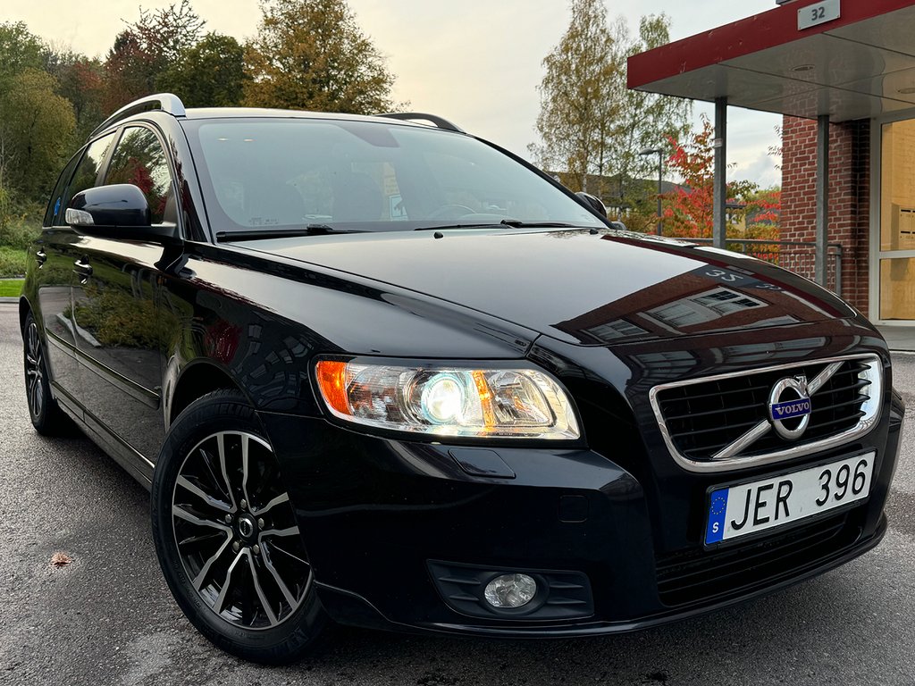 Volvo V50 D2 ClassicSummum115HK dragVärmBiXenonNybesiktigad 