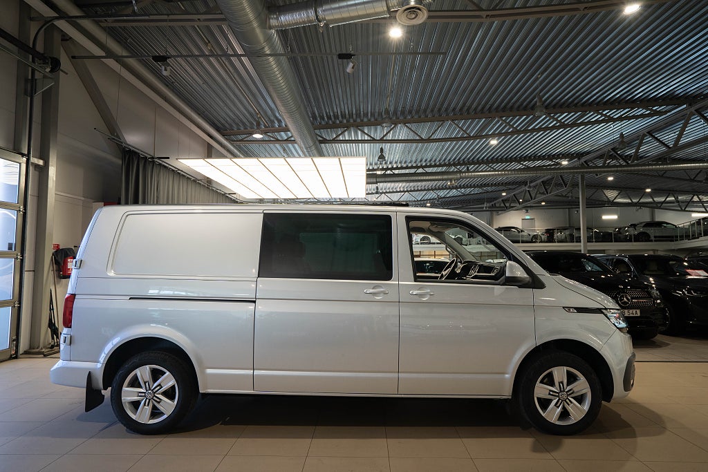 Volkswagen Transporter Kombi TDI 5-sits LÅNG L2 D-VÄRM COCKPIT 1 ÄGARE MOMS