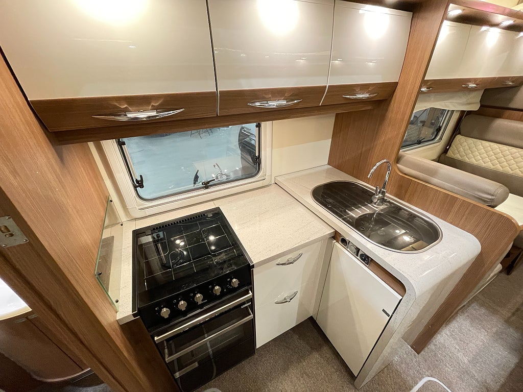 Bürstner Argos 747 /ALDE / Hyd-stöd / AC / Drag / Litium / Inverter / Aut - Bürstner