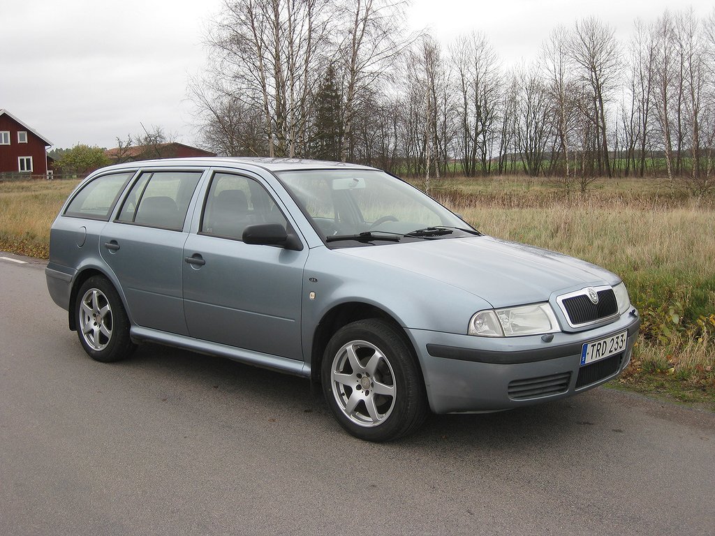 Skoda Octavia Tour Kombi 1.6 MPI Euro 4 Nybes Nserv.