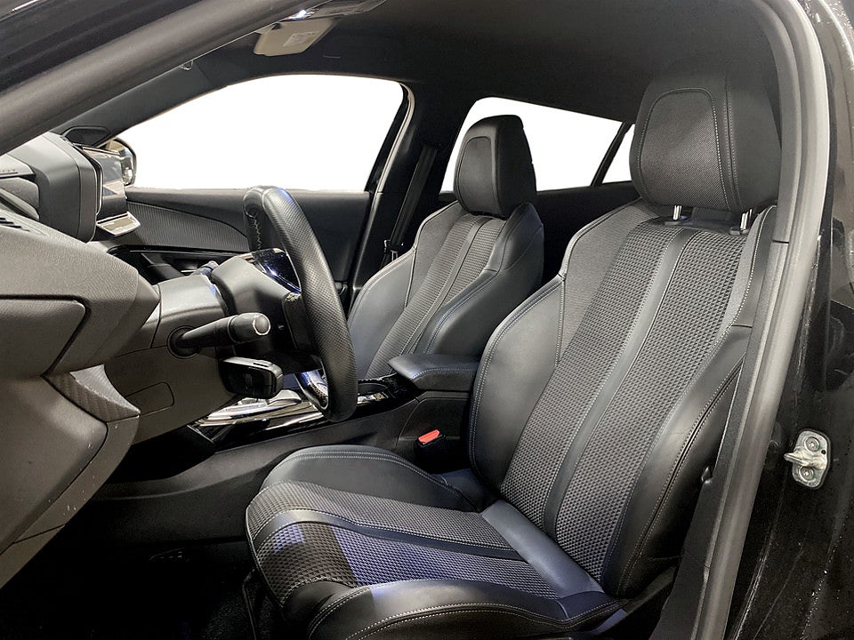 Bild på Peugeot E-2008 GT 50kWh 136hk Aut - B-KAMERA, CARPLAY