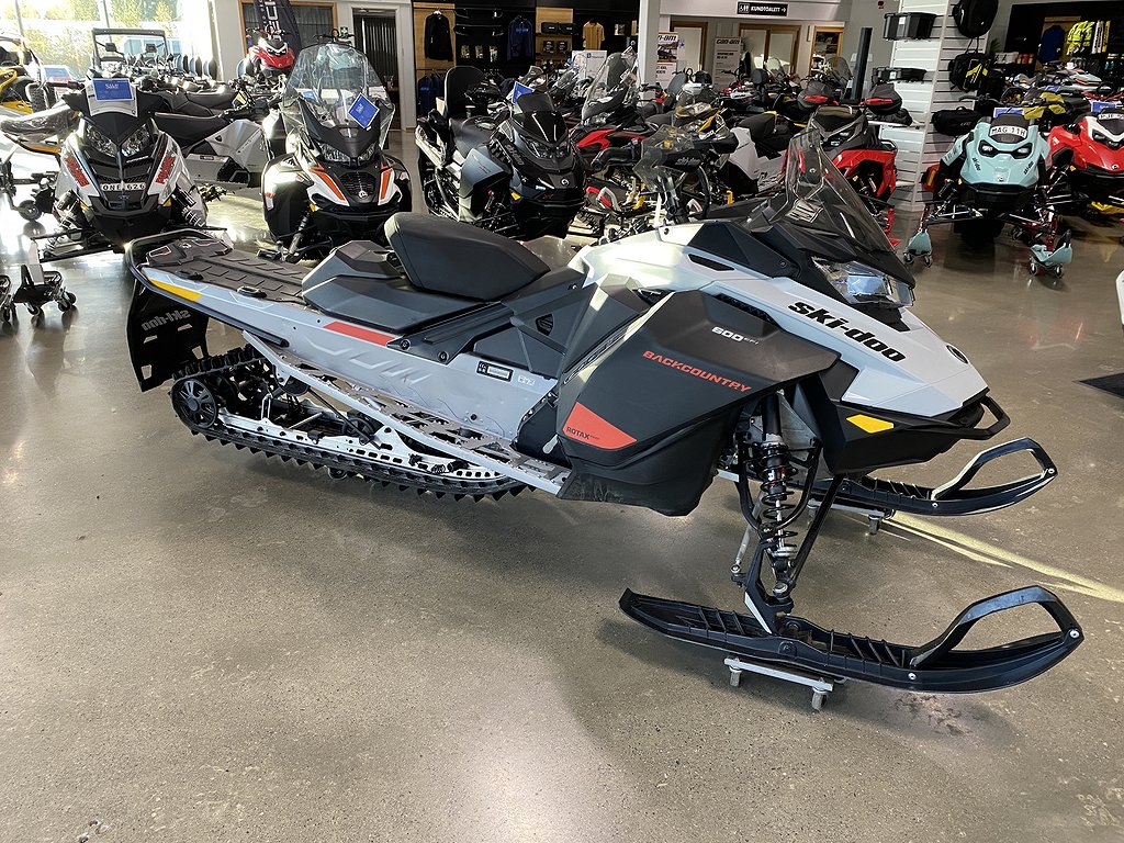 Ski-Doo Backcountry STD 600 EFI