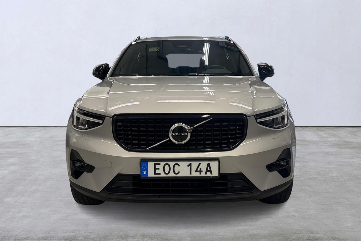Volvo XC40 B3 FWD Bensin Plus Dark 2025, photo 7/10