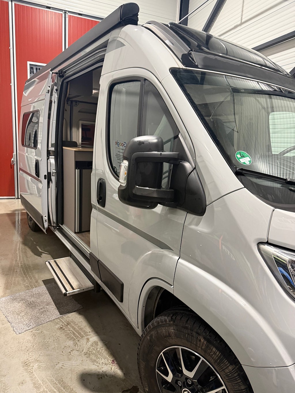 LMC Innovan plåtis Dragkrok Nybilsgaranti Solpanel