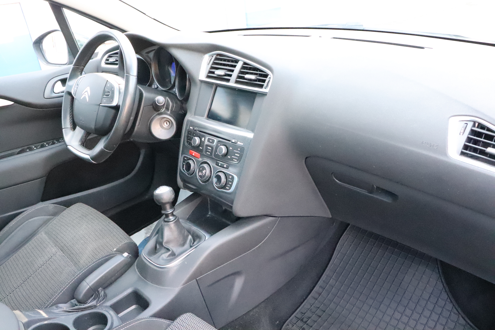 Citroen C4 1.2 e-THP 2014, photo 6/38