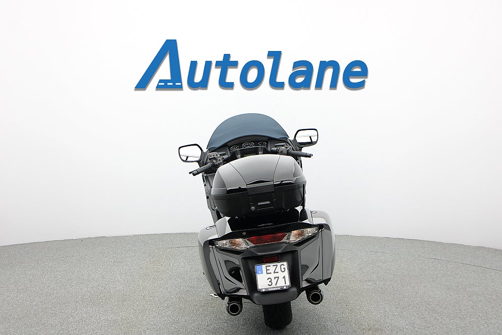 Honda GL1800B Gold Wing *ABS Endast 647 mil! Nya Däck Nyservad