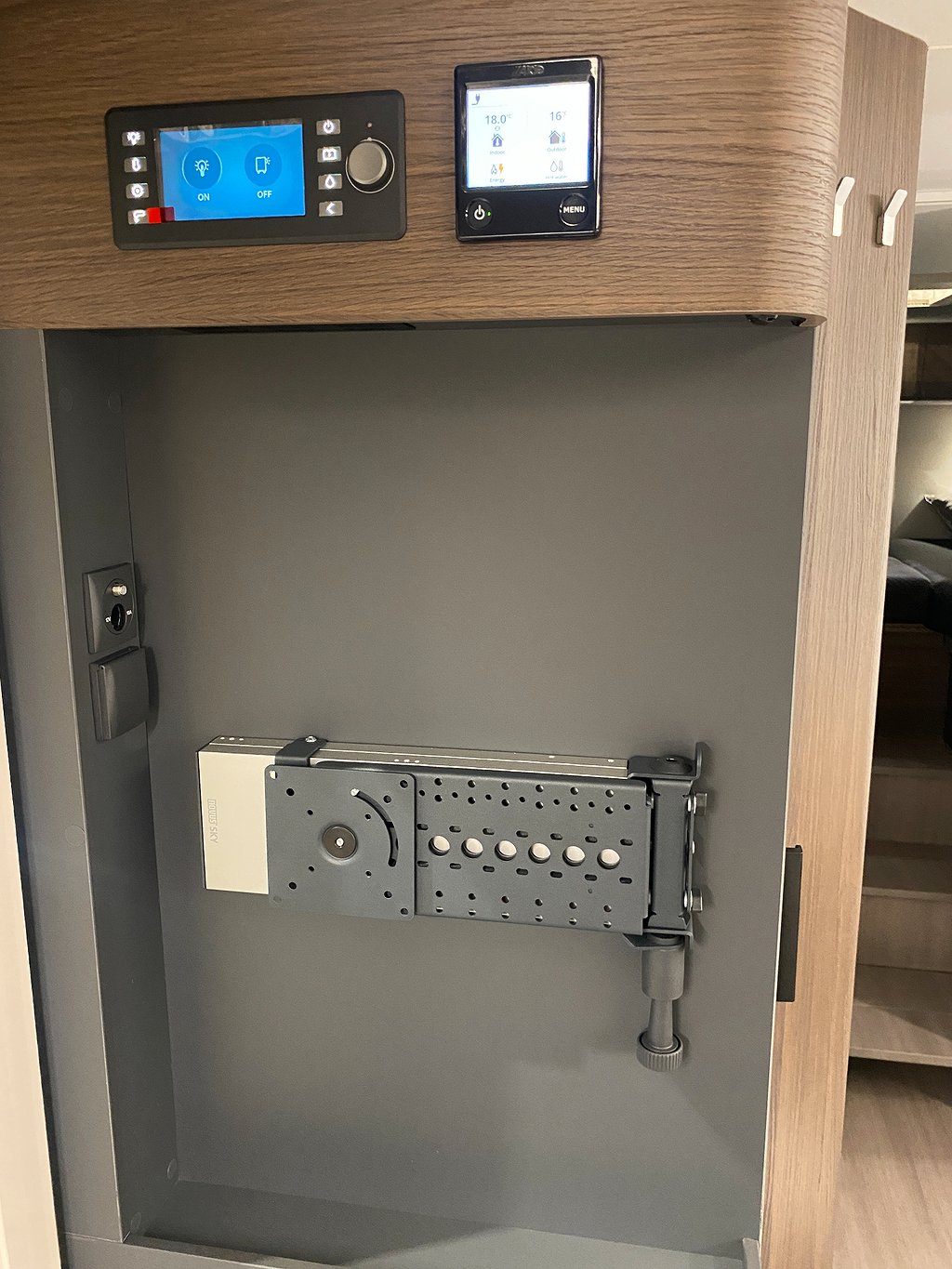 Adria Coral Supreme 670 SL / ALDE / Ugn / Panorama / Automat - Adria