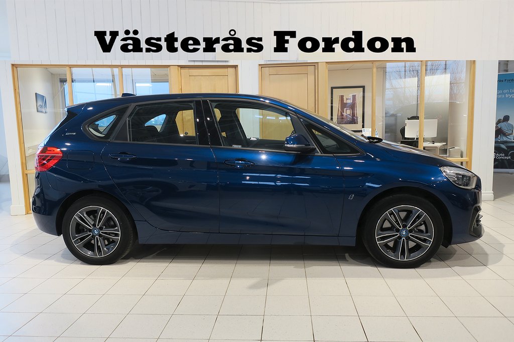 BMW 225xe Active Tourer Sport line P-Värmare HUD Navi V-Hjul