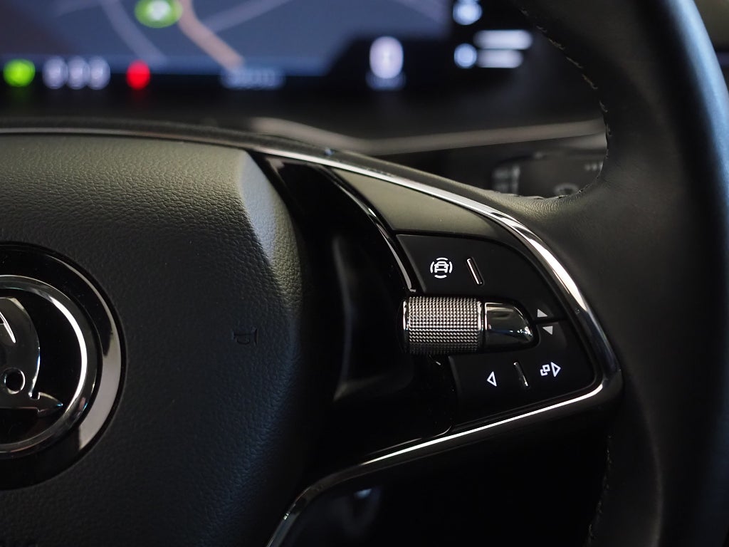 Skoda Superb iV 218hk Plug-in Style Drag Cockpit Värmare B-Kam Moms 2022