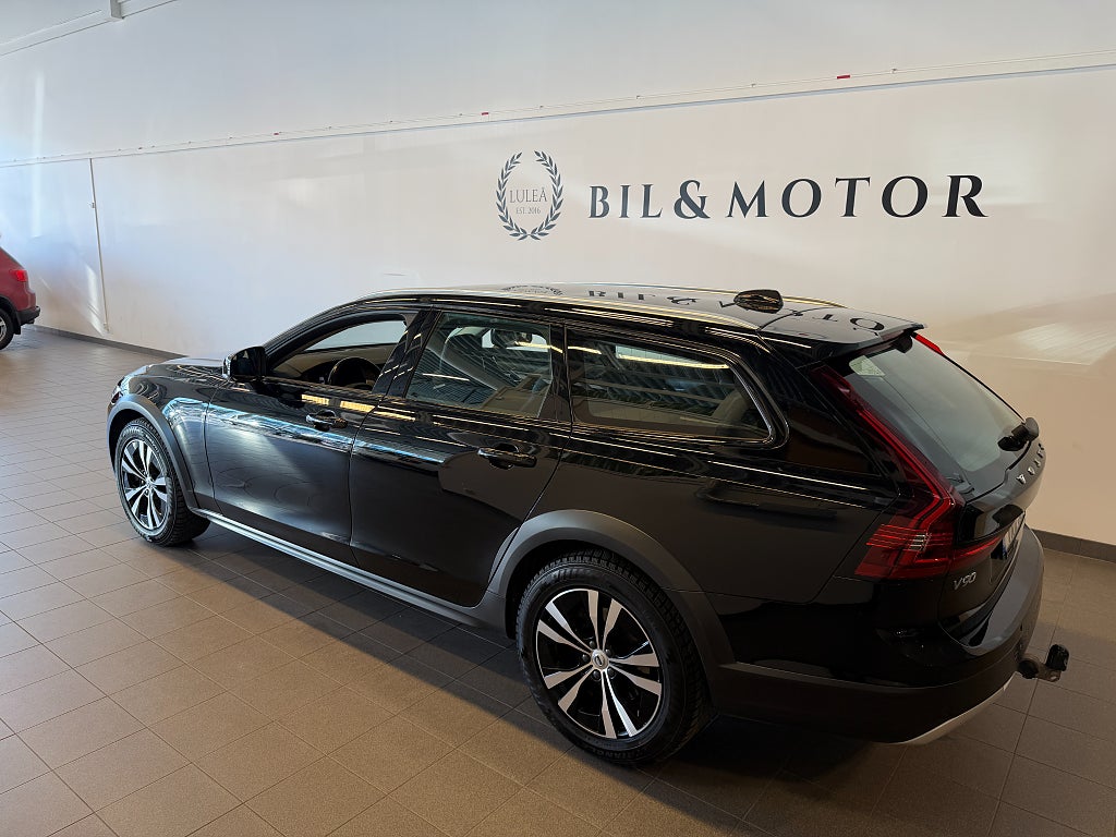 Volvo V90 Cross Country 2022 - miniatyr 2