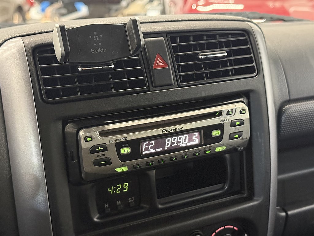 SUZUKI JIMNY 1.3 VVT 86ch 4X4 - JLX - ATTELAGE - SIÈGES CHAUFFANTS - 2/4 ROUES MOTRICES