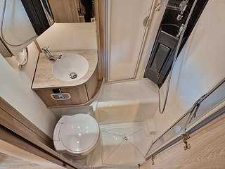 Husbil-halvintegrerad Kabe Novum 750 LGB 22 av 28
