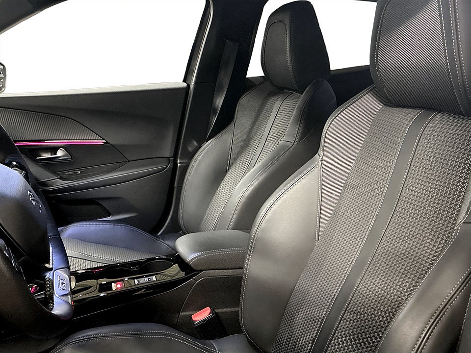 Bild på Peugeot 2008 GT-Line 1.2 PT 130hk Aut B-KAMERA CARPLAY
