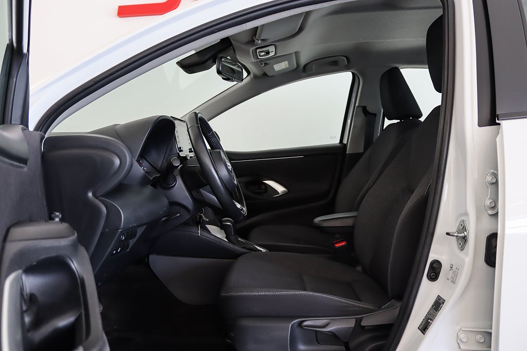 Toyota Yaris Hybrid CVT Active B-kamera Säkerhetspaket Moms