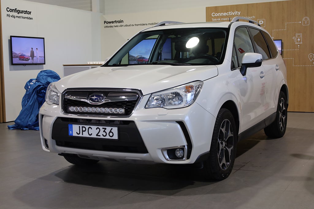 Subaru Forester 2.0 4WD XT 241HK Drag M-Värme H&K Navi Kamera Panorama 2014