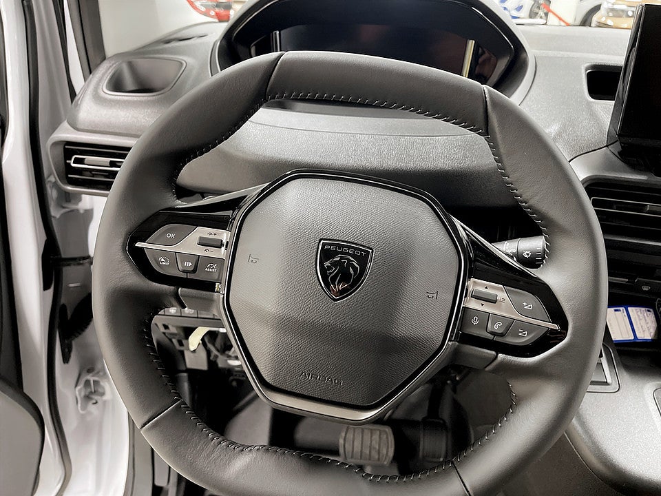 Bild på Peugeot Partner Plus 130hk Aut L2 - EDITION! SERVICE & V-HJUL INGÅR!