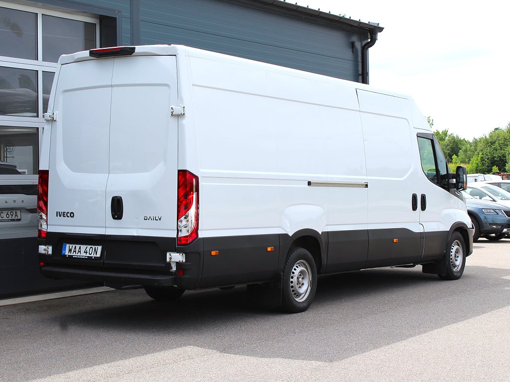 Iveco Daily 35-140 Skåpbil 2.3 JTD L4H2 MOMS 3-Sits Hi-Matic