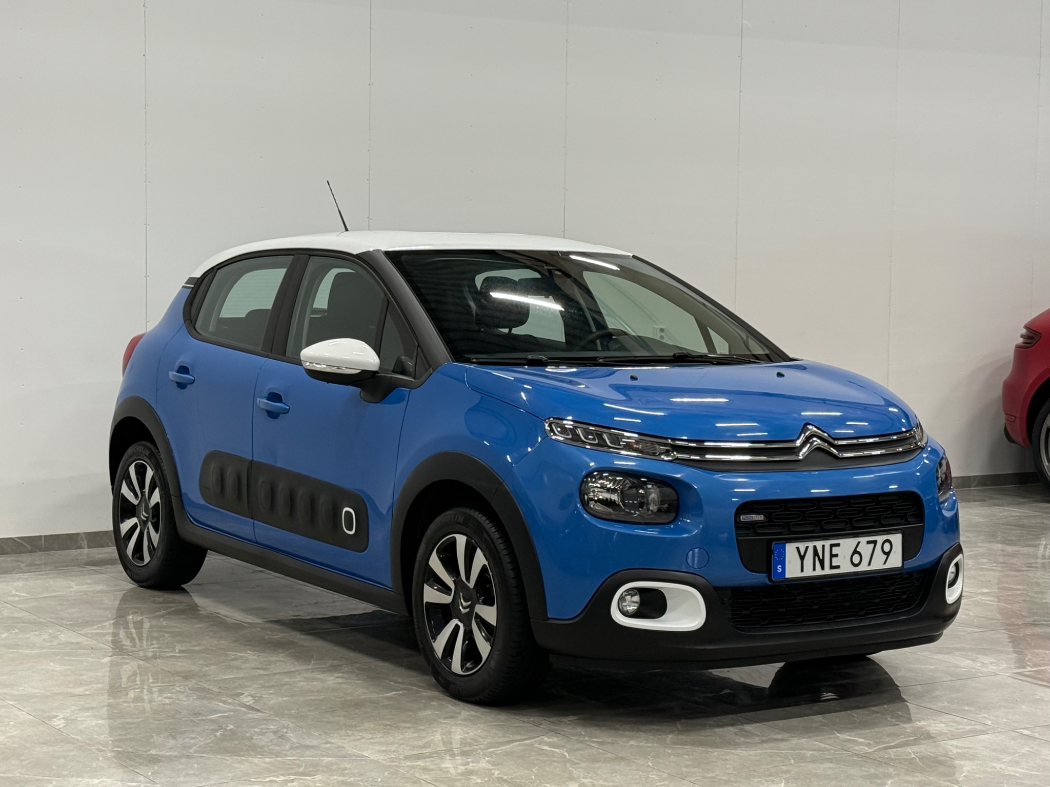 Citroen C3 1.2 PureTech 82 2017, photo 2/50