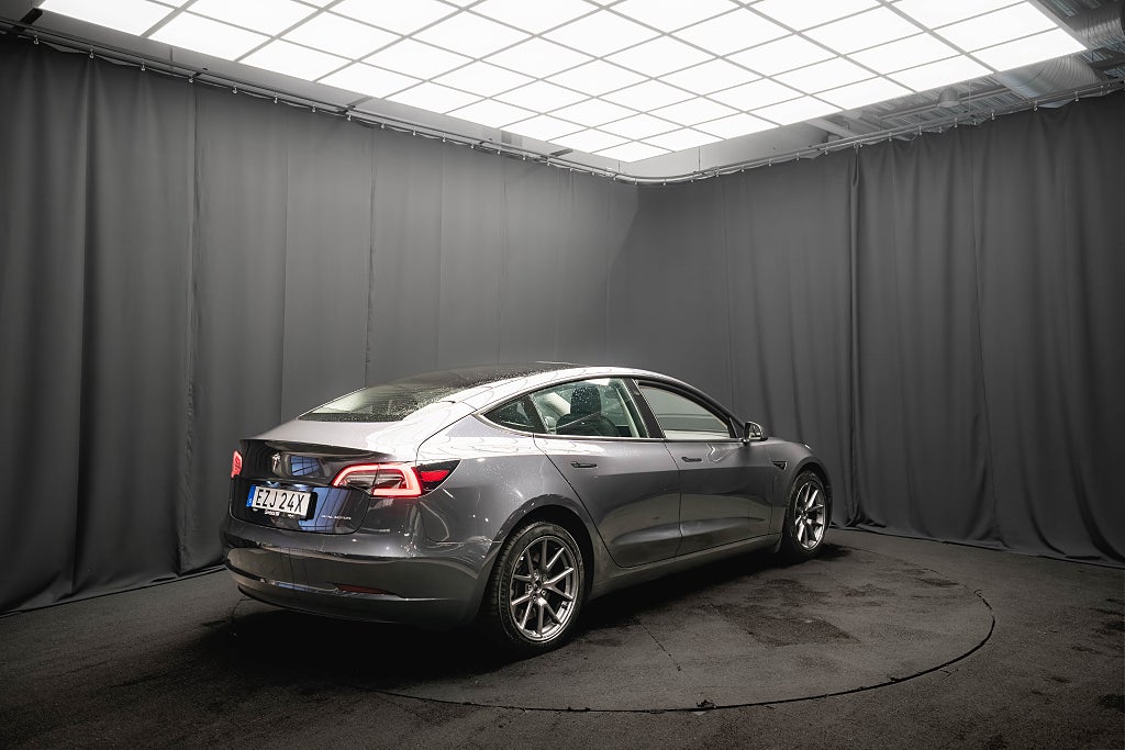 Tesla Model 3 Long Range AWD DRAG PANO LÄDER 1-ÄGARE MOMS