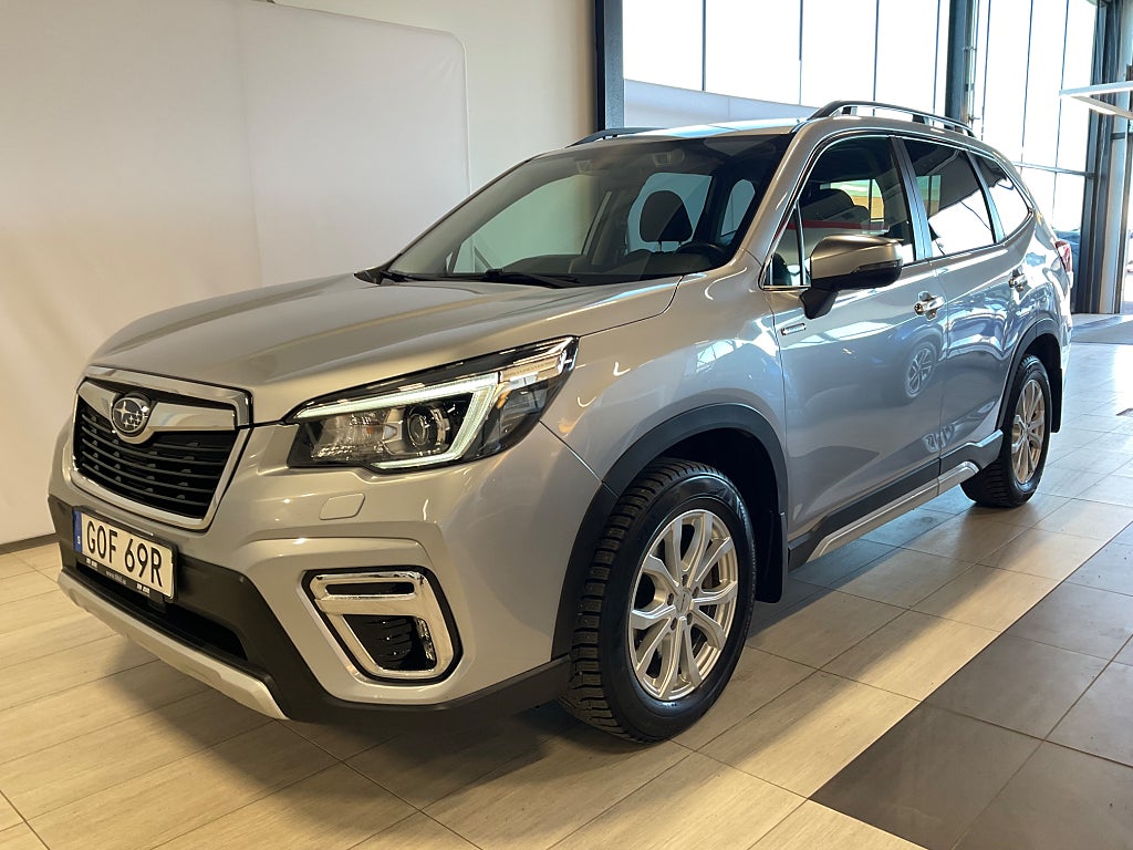 Subaru Forester e-Boxer 150Hk Active AWD Backkamera Dragkrok S&V-Hjul 