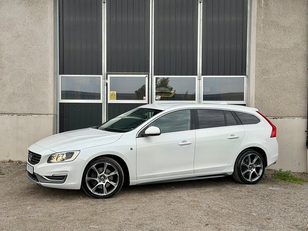 Volvo V60 D4 AWD 181HK Ocean Race 1 ägare sedan ny Navi Drag Värm