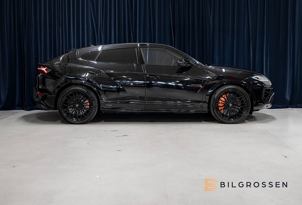 Lamborghini Urus SE Style-P Dark Carbon Adv 3D B&O Nero Helene 23” NY