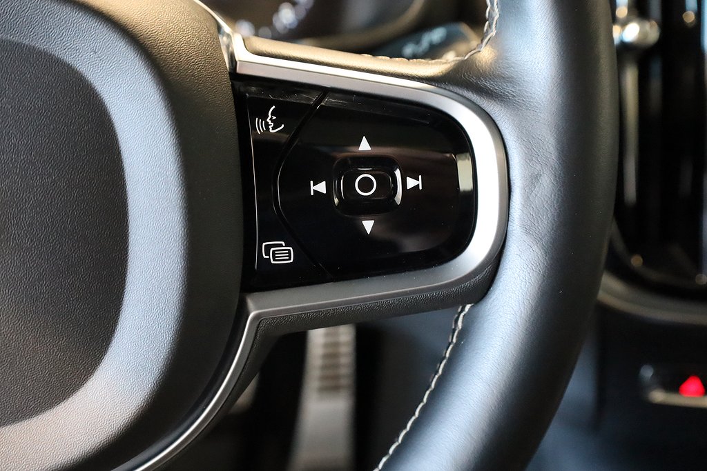 Volvo V60 T8 AWD Aut R-Design Pano Kamera Läder 2019