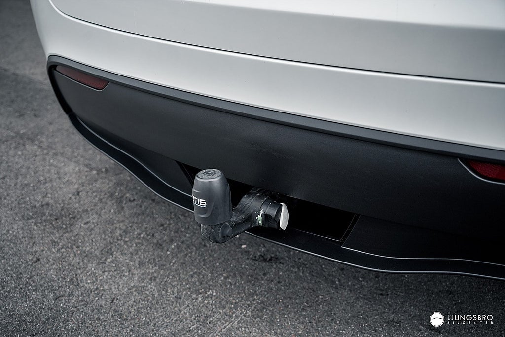 Tesla Model Y 2024 - miniatyr 11