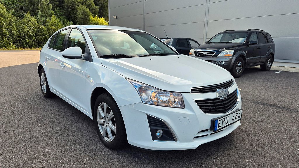 Chevrolet Cruze Halvkombi 1.6 124 hk Euro 5 Nyservad  