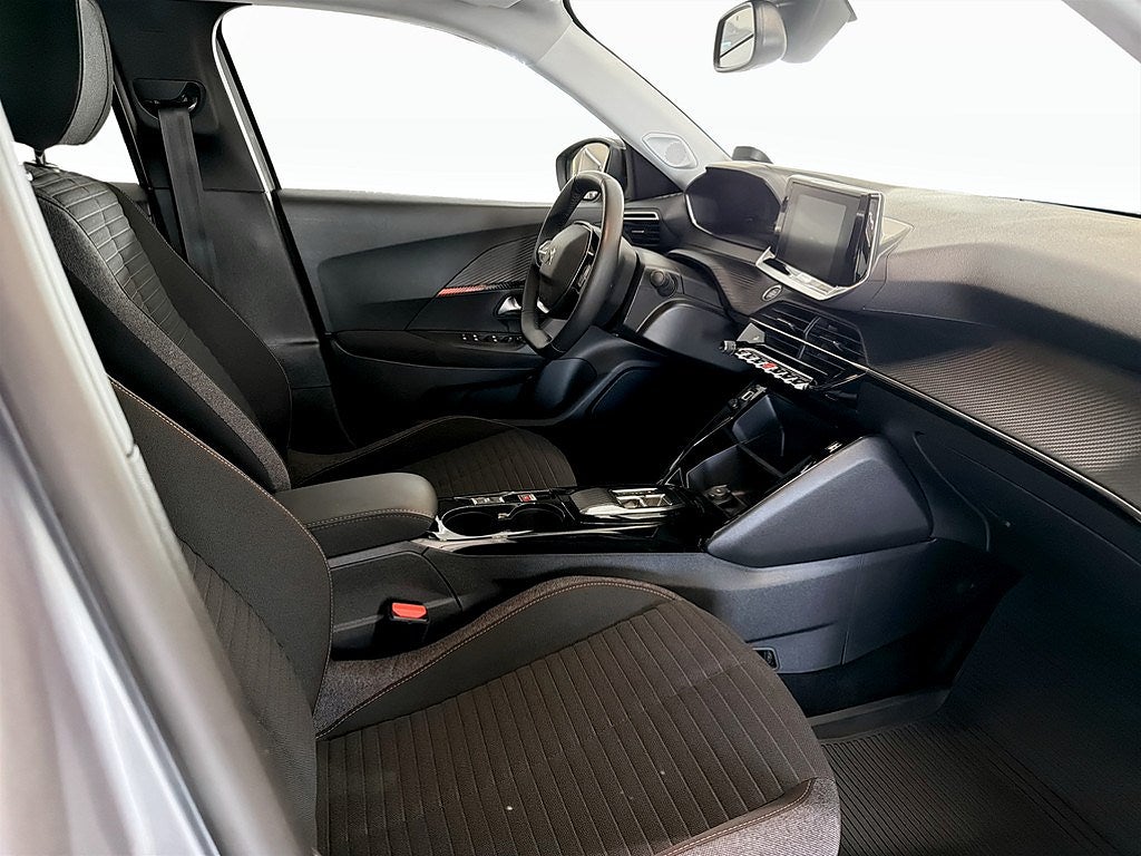 Bild på Peugeot E-2008 Active 136hk Aut - CARPLAY, P-SENSORER