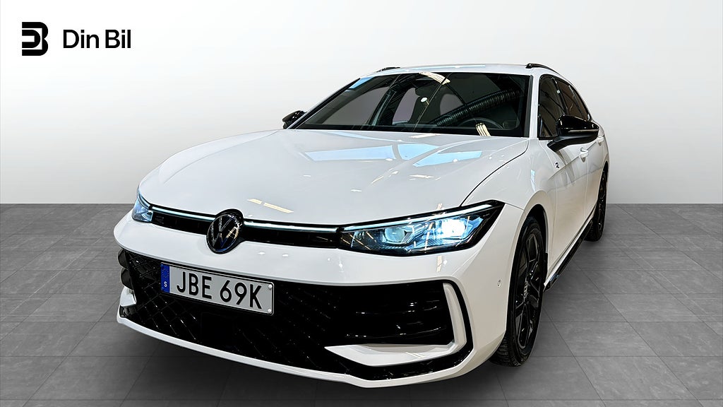 Volkswagen Passat TDI193 DSG 4M R-Line Black/Drag