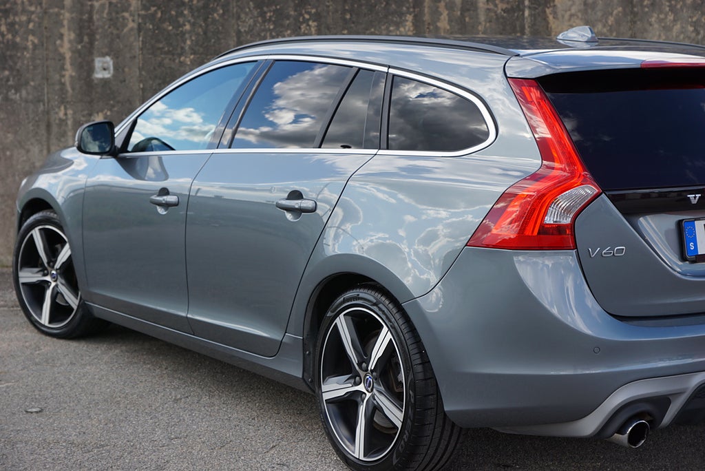 Volvo V60 T4 190hk R-Design|B-Kamera|Drag|Adaptiv-Fart|SE SPEC|