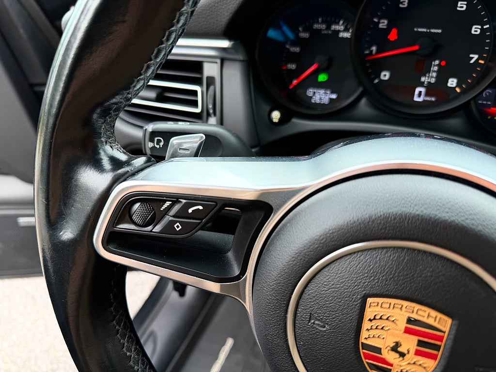 Porsche Macan PDK Base|Sport Chrono|21"|Värmare|CarPlay|BOSE|Panorama