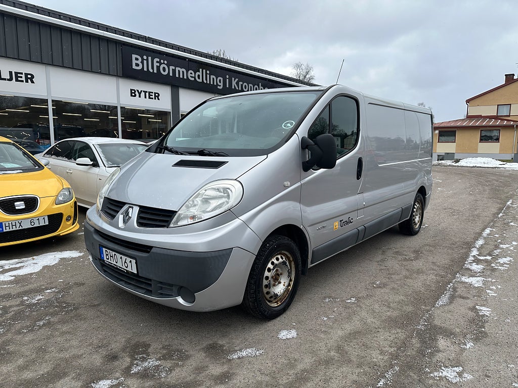Renault trafic Skåpbil 2.9t 2.0 dCi Dieselvärmare Dragkrok Navigation