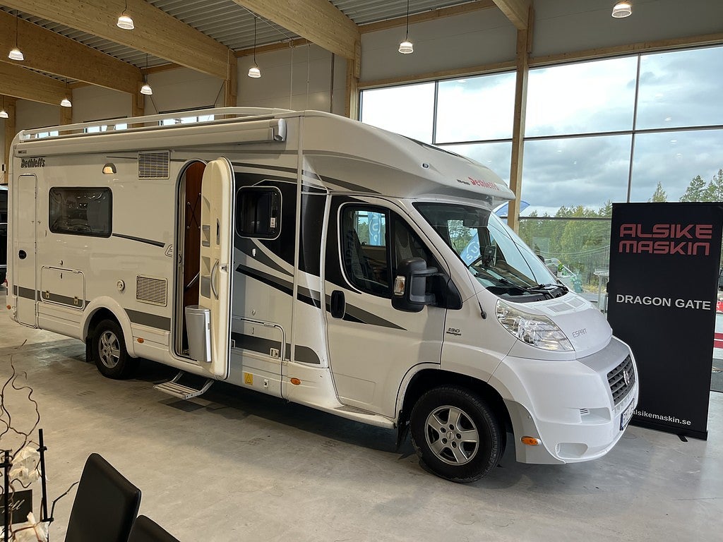 Dethleffs T 7090 ALDE /Dubbelbädd / Toalett bak