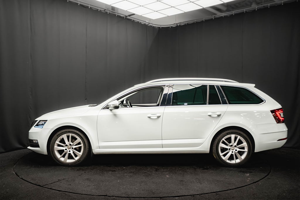 Skoda Octavia Style DRAG B-VÄRMARE KAMERA CANTON NAVI 1-ÄGARE