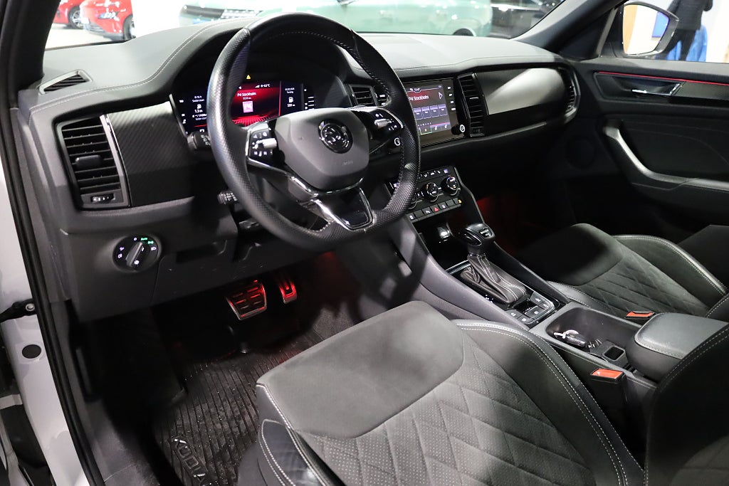 Skoda Kodiaq 2.0 TSI 4x4 Sportline Drag Värmare Kamera Cockpit 2023