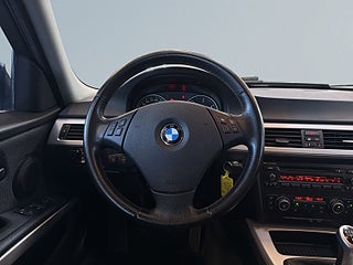 BMW 320D xDrive Touring Comfort MVärm/S&V/Psens/Kamkedja – bild 9