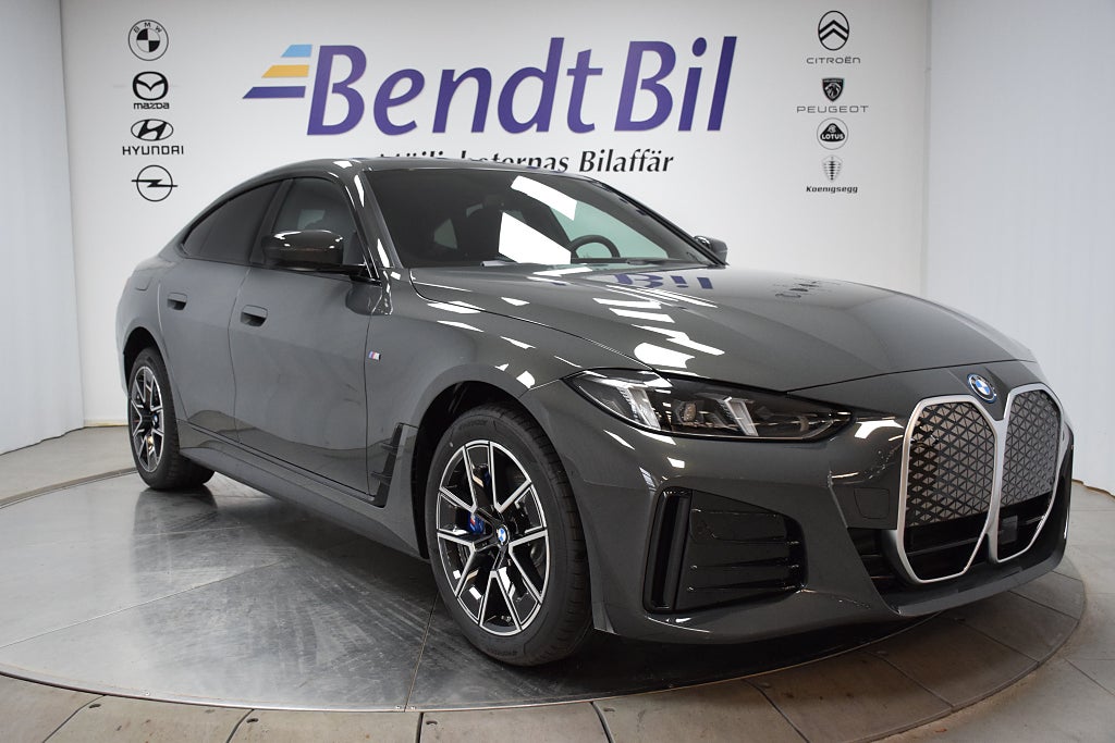 BMW i4 eDrive40 | M Sport | Adaptiv farth. | Drag