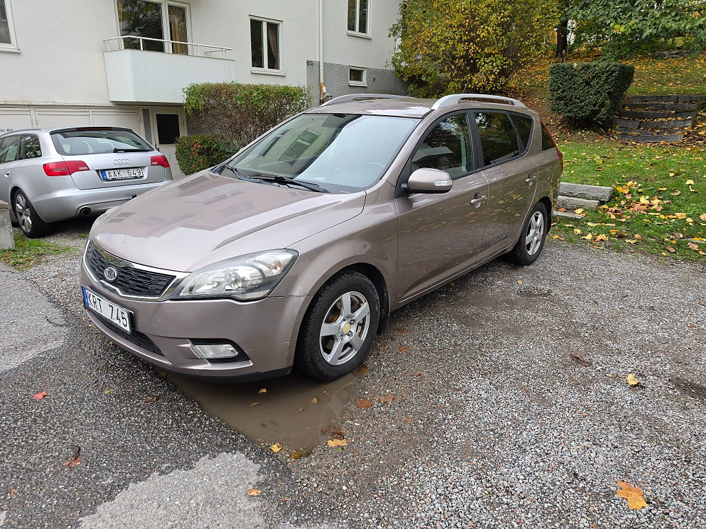 Kia Ceed cee'd_sw 1.6 CRDi ECO Euro 5 Nybesiktad 128 hk Dragkrok