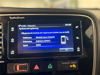 Mitsubishi Outlander 4WD 7-sits Onyx Pano 360° Drag S/V-hjul