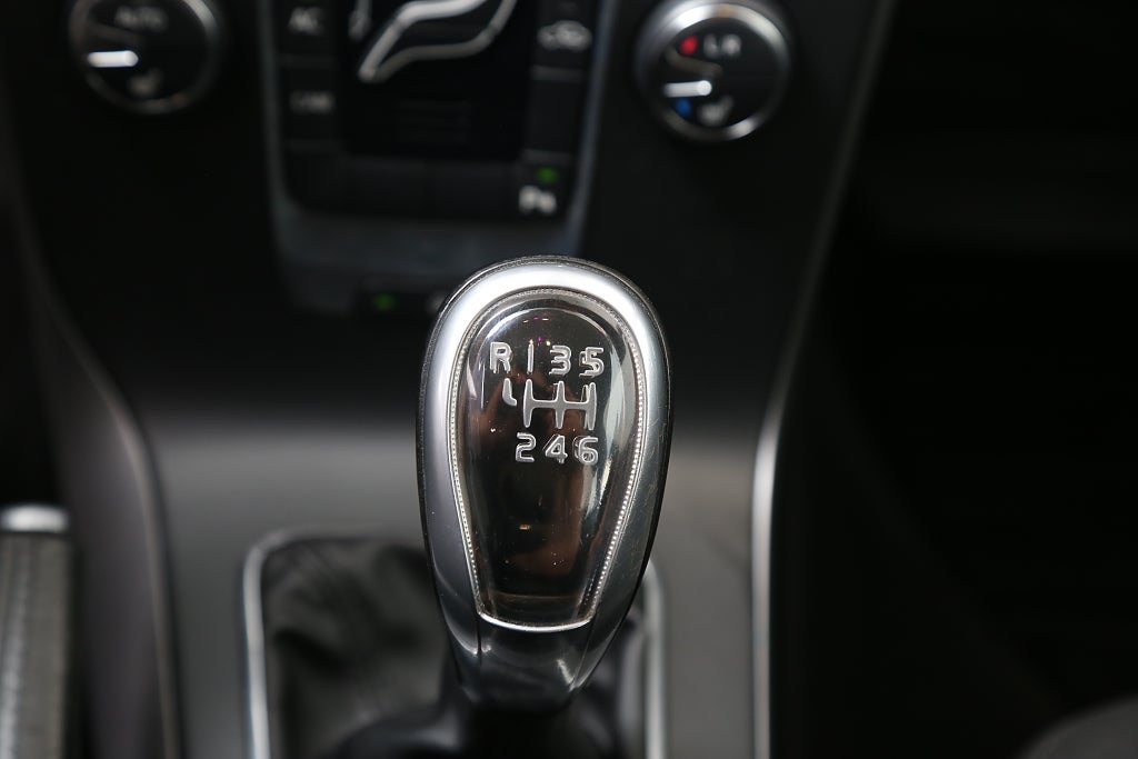 Volvo V40 T3 150hk Kinetic Kamera P-sensorer 2013