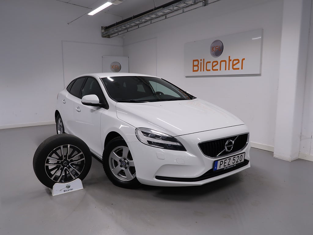 Volvo V40 *3,99% RÄNTA* D2 Momentum V-Däck ingår Navi-Värmare-VoC