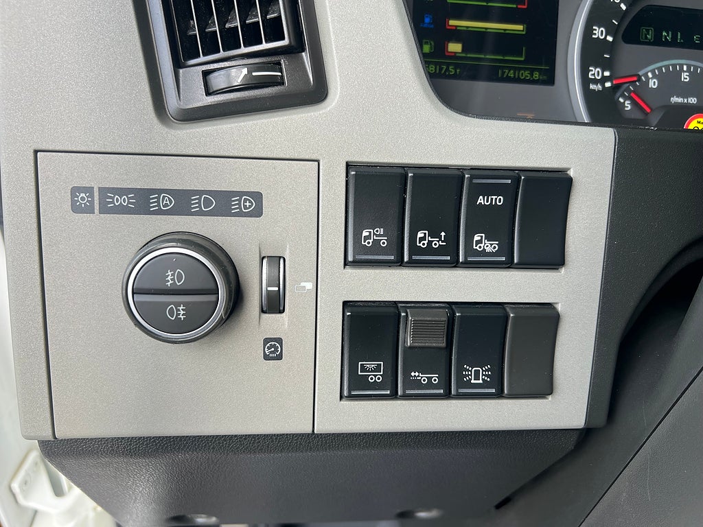 Volvo FM13 410 6x2 Skåpbil, *17 400 Mil*, Euro 6