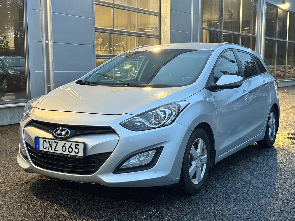 Hyundai i30 Kombi 1.6 CRDi DRAG NYBESIKTAD MOTORVÄRMARE VINTERHJUL