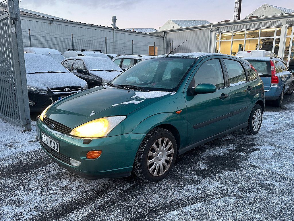 Ford Focus 1.6 Ghia Lågamil