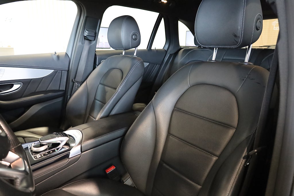 Mercedes-Benz GLC 250 d 4MATIC AUT Drag Värmare Burmester Kamera Navi