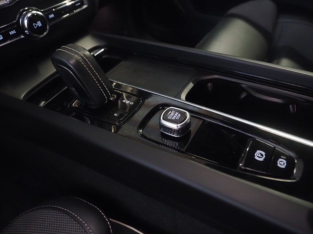 Volvo XC60 Recharge T8 AWD Geartronic R-Design 392hk | Pano | 360° 2022