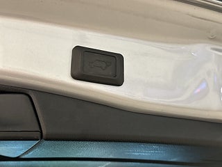 Toyota RAV4 Hybrid AWD Drag 360° JBL Skinn Mvärm SoV