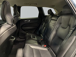 Volvo XC60 B4 AWD Aut Momentum Värmare Kamera GPS Skinn S&V-däck